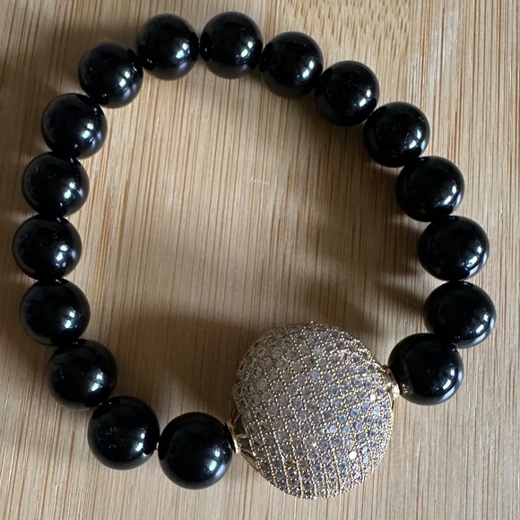 Polished 10mm Onyx w/ Gold Crystal Pave Center - Picture 7 of 7